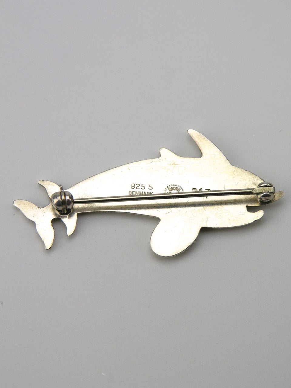 – design brooch dolphin Georg leaping double silver 317 - antiques-art-design Jensen